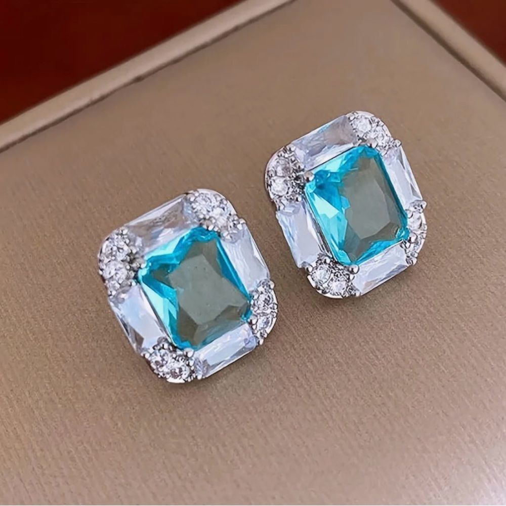🩵 NEW Stunning & Sparkling Square aqua crystal earrings 🩵